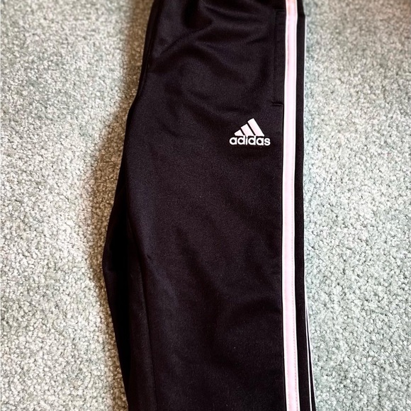 ⭐️EUC ⭐️ADIDAS ⭐️4T - Picture 1 of 2